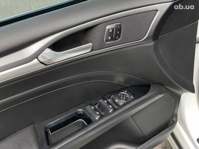 Белый Форд Фьюжн, объемом двигателя 2 л и пробегом 245 тыс. км за 9790 $, фото 13 на Automoto.ua