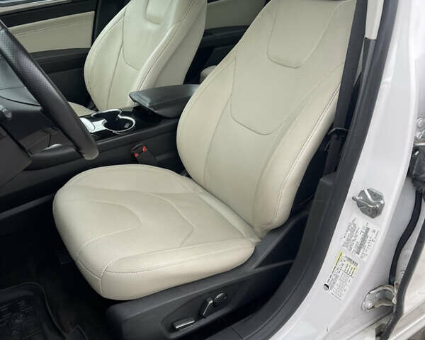 Белый Форд Фьюжн, объемом двигателя 2 л и пробегом 266 тыс. км за 10999 $, фото 12 на Automoto.ua