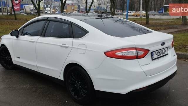 Белый Форд Фьюжн, объемом двигателя 2 л и пробегом 240 тыс. км за 11800 $, фото 3 на Automoto.ua