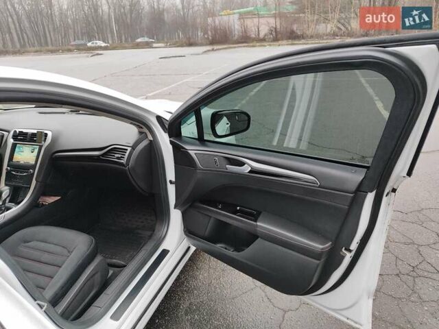 Белый Форд Фьюжн, объемом двигателя 2.5 л и пробегом 216 тыс. км за 8500 $, фото 14 на Automoto.ua