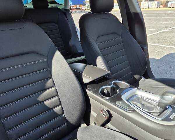 Белый Форд Фьюжн, объемом двигателя 1.5 л и пробегом 184 тыс. км за 10000 $, фото 10 на Automoto.ua