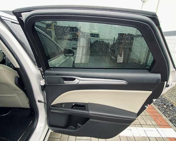 Білий Форд Фьюжен, об'ємом двигуна 2 л та пробігом 164 тис. км за 13200 $, фото 18 на Automoto.ua