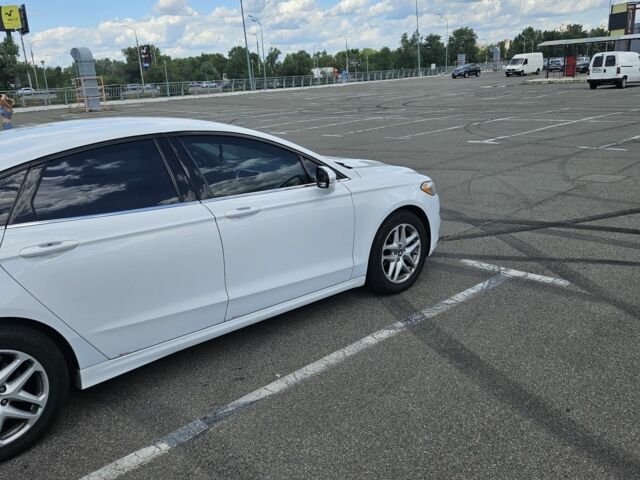 Белый Форд Фьюжн, объемом двигателя 2.5 л и пробегом 220 тыс. км за 10900 $, фото 2 на Automoto.ua