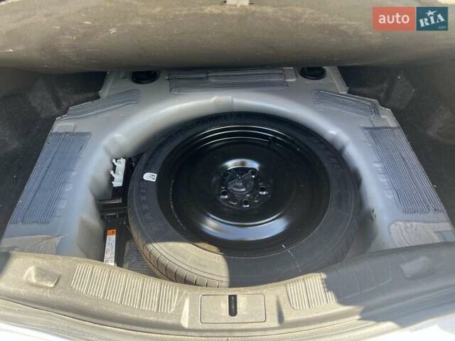 Форд Фьюжн 2014 в Львове на Automoto.ua Белый Форд Фьюжн, объемом двигателя 2 л и пробегом 304 тыс. км за 11000 $, фото 5 на Automoto.ua