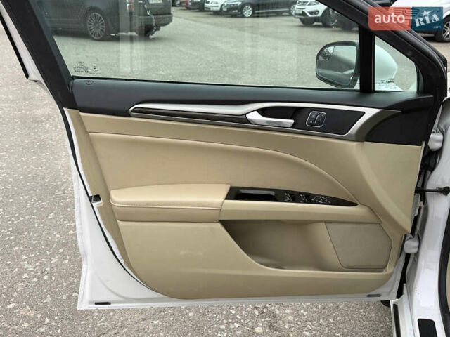 Білий Форд Фьюжен, об'ємом двигуна 2 л та пробігом 153 тис. км за 9500 $, фото 18 на Automoto.ua