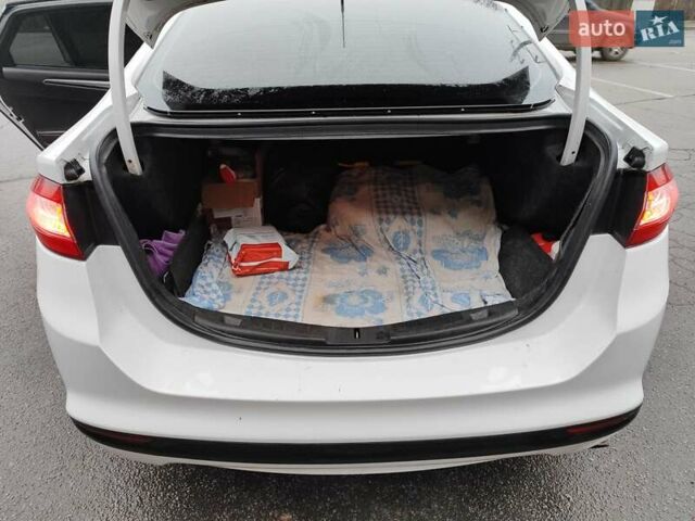 Белый Форд Фьюжн, объемом двигателя 2.5 л и пробегом 216 тыс. км за 8500 $, фото 11 на Automoto.ua