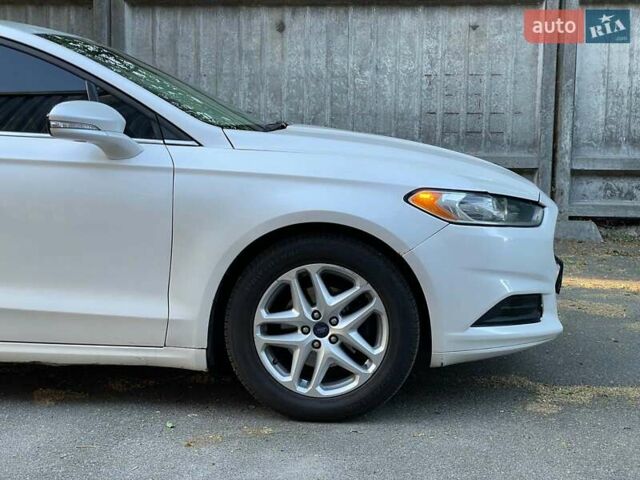 Белый Форд Фьюжн, объемом двигателя 2.5 л и пробегом 178 тыс. км за 7500 $, фото 3 на Automoto.ua