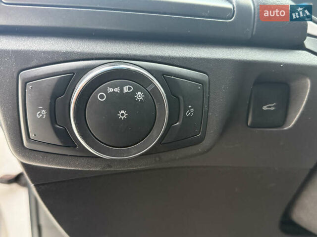 Білий Форд Фьюжен, об'ємом двигуна 1.5 л та пробігом 210 тис. км за 9299 $, фото 2 на Automoto.ua