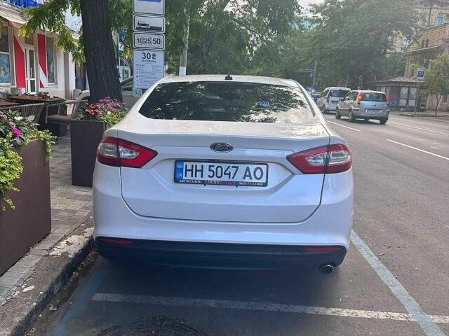Білий Форд Фьюжен, об'ємом двигуна 2 л та пробігом 126 тис. км за 10400 $, фото 1 на Automoto.ua