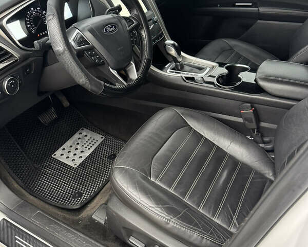 Белый Форд Фьюжн, объемом двигателя 2 л и пробегом 217 тыс. км за 9000 $, фото 10 на Automoto.ua