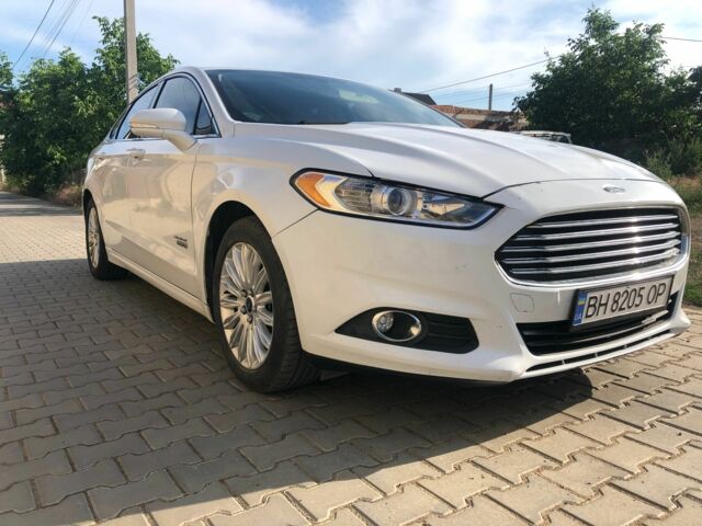 Форд Фьюжн 2014 в Одессе на Automoto.ua Белый Форд Фьюжн, объемом двигателя 2 л и пробегом 168 тыс. км за 12900 $, фото 2 на Automoto.ua