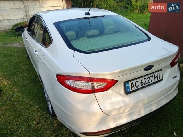 Білий Форд Фьюжен, об'ємом двигуна 1.5 л та пробігом 268 тис. км за 10000 $, фото 3 на Automoto.ua