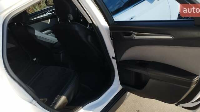 Белый Форд Фьюжн, объемом двигателя 2 л и пробегом 240 тыс. км за 11800 $, фото 13 на Automoto.ua