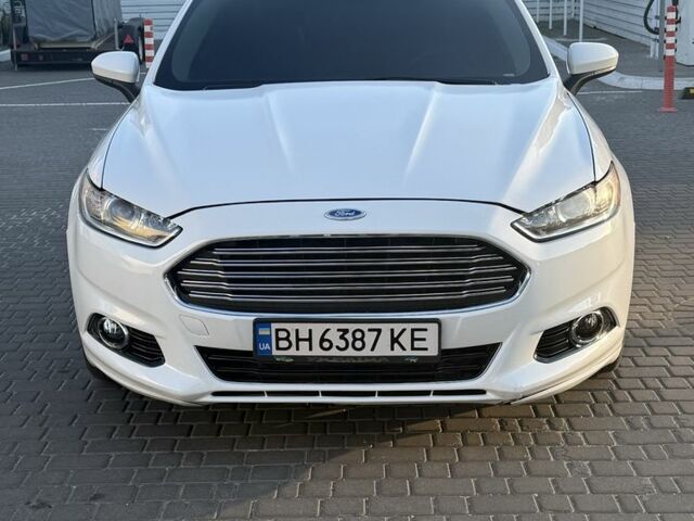 Білий Форд Фьюжен, об'ємом двигуна 2 л та пробігом 180 тис. км за 11536 $, фото 1 на Automoto.ua