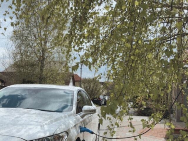 Белый Форд Фьюжн, объемом двигателя 2 л и пробегом 165 тыс. км за 13000 $, фото 4 на Automoto.ua