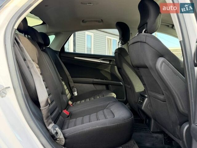 Білий Форд Фьюжен, об'ємом двигуна 2 л та пробігом 113 тис. км за 11500 $, фото 31 на Automoto.ua