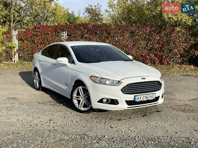 Білий Форд Фьюжен, об'ємом двигуна 2 л та пробігом 176 тис. км за 12000 $, фото 6 на Automoto.ua