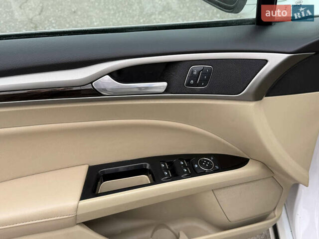 Білий Форд Фьюжен, об'ємом двигуна 2 л та пробігом 153 тис. км за 9500 $, фото 19 на Automoto.ua