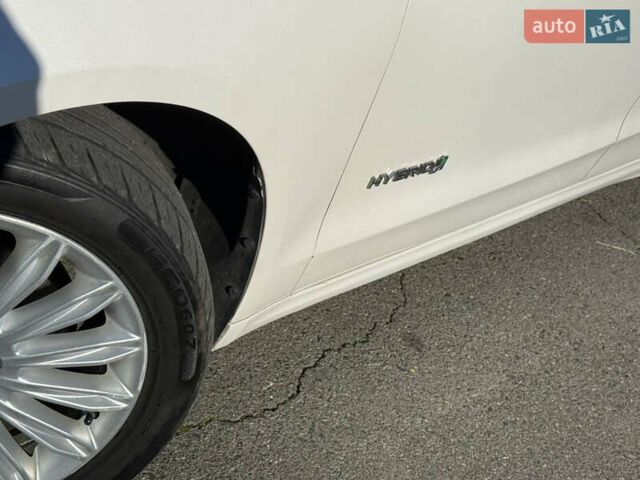 Білий Форд Фьюжен, об'ємом двигуна 2 л та пробігом 137 тис. км за 10999 $, фото 9 на Automoto.ua