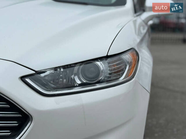 Білий Форд Фьюжен, об'ємом двигуна 2 л та пробігом 153 тис. км за 9500 $, фото 8 на Automoto.ua
