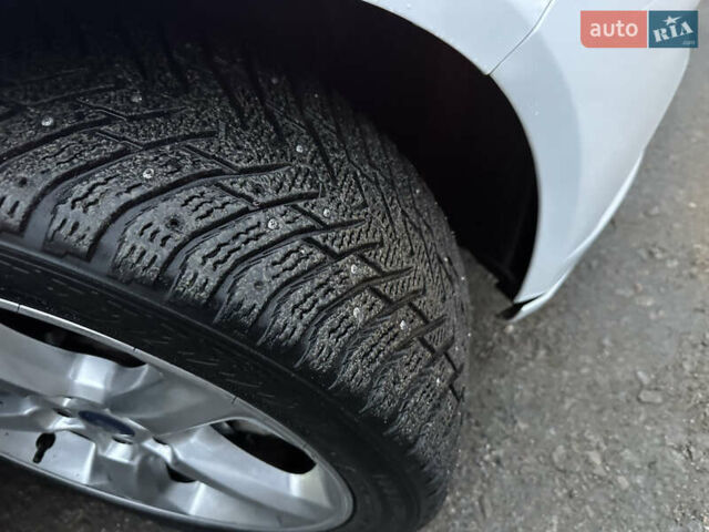 Белый Форд Фьюжн, объемом двигателя 2.49 л и пробегом 253 тыс. км за 9600 $, фото 27 на Automoto.ua