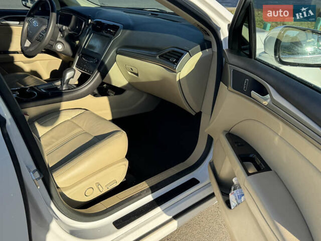 Белый Форд Фьюжн, объемом двигателя 2.5 л и пробегом 147 тыс. км за 11500 $, фото 12 на Automoto.ua