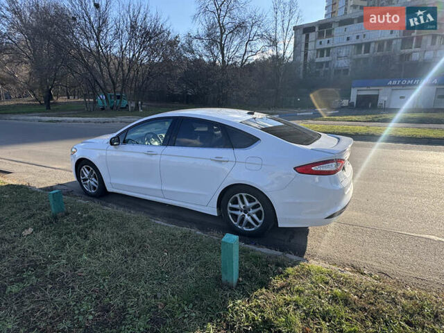 Белый Форд Фьюжн, объемом двигателя 2.5 л и пробегом 147 тыс. км за 11500 $, фото 4 на Automoto.ua