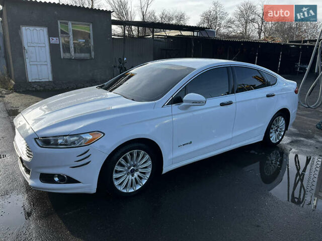 Форд Фьюжн 2014 в Одессе на Automoto.ua Белый Форд Фьюжн, объемом двигателя 2 л и пробегом 186 тыс. км за 12500 $, фото 2 на Automoto.ua