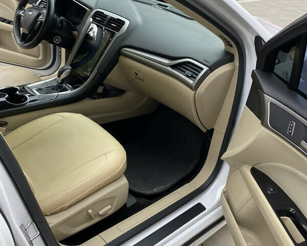 Білий Форд Фьюжен, об'ємом двигуна 2.5 л та пробігом 209 тис. км за 8700 $, фото 24 на Automoto.ua
