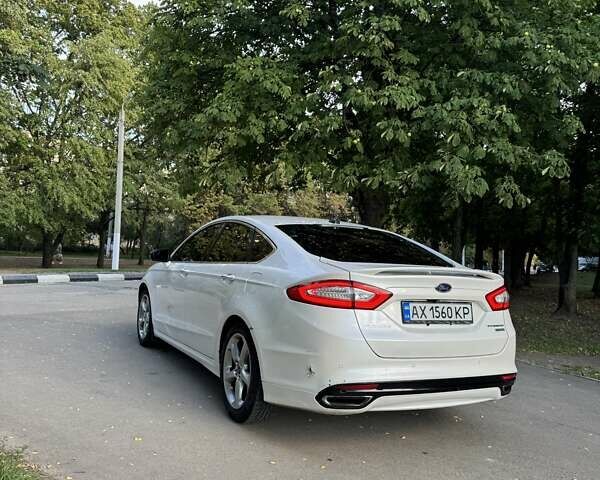Белый Форд Фьюжн, объемом двигателя 2 л и пробегом 222 тыс. км за 9000 $, фото 4 на Automoto.ua