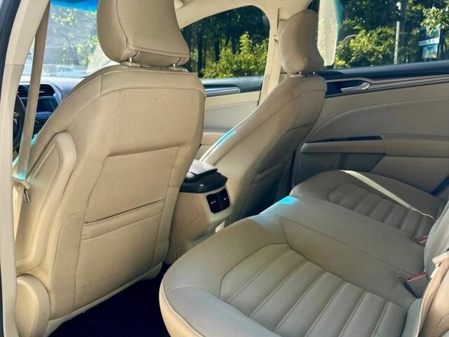 Белый Форд Фьюжн, объемом двигателя 2.5 л и пробегом 149 тыс. км за 10590 $, фото 7 на Automoto.ua