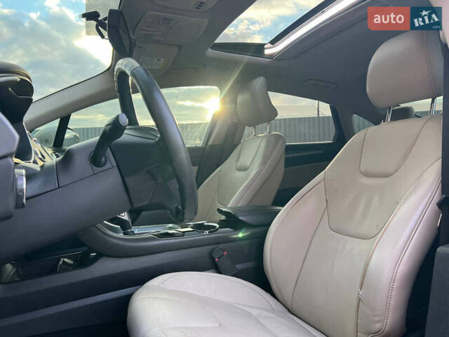 Білий Форд Фьюжен, об'ємом двигуна 2 л та пробігом 160 тис. км за 12000 $, фото 3 на Automoto.ua