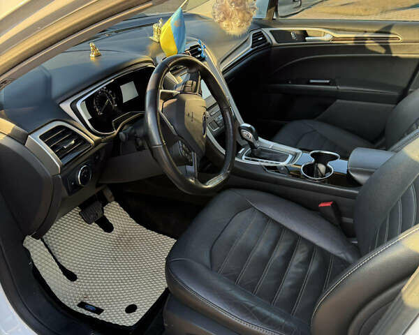 Белый Форд Фьюжн, объемом двигателя 1.5 л и пробегом 129 тыс. км за 10000 $, фото 3 на Automoto.ua