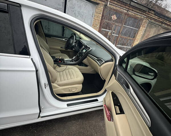 Белый Форд Фьюжн, объемом двигателя 1.5 л и пробегом 204 тыс. км за 8000 $, фото 9 на Automoto.ua