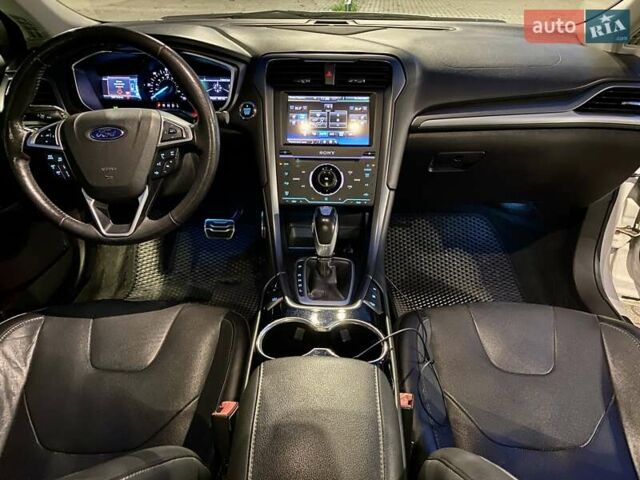 Білий Форд Фьюжен, об'ємом двигуна 2 л та пробігом 154 тис. км за 14400 $, фото 15 на Automoto.ua