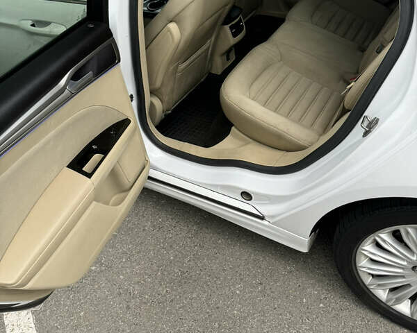 Білий Форд Фьюжен, об'ємом двигуна 2 л та пробігом 272 тис. км за 9500 $, фото 8 на Automoto.ua