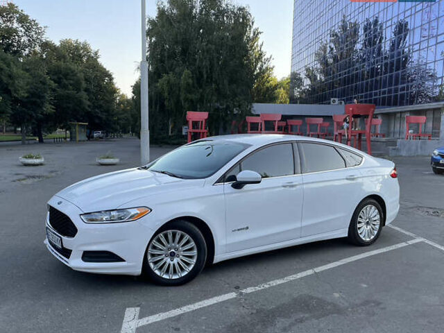 Білий Форд Фьюжен, об'ємом двигуна 2 л та пробігом 169 тис. км за 13000 $, фото 1 на Automoto.ua