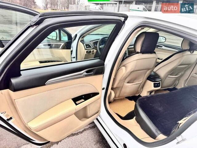 Білий Форд Фьюжен, об'ємом двигуна 2.5 л та пробігом 230 тис. км за 8000 $, фото 16 на Automoto.ua