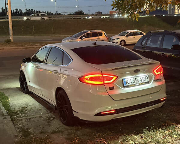 Білий Форд Фьюжен, об'ємом двигуна 2 л та пробігом 220 тис. км за 14000 $, фото 1 на Automoto.ua