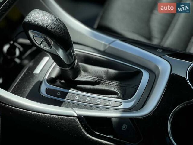 Білий Форд Фьюжен, об'ємом двигуна 2 л та пробігом 75 тис. км за 12900 $, фото 12 на Automoto.ua