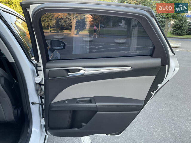 Білий Форд Фьюжен, об'ємом двигуна 2 л та пробігом 169 тис. км за 13000 $, фото 11 на Automoto.ua