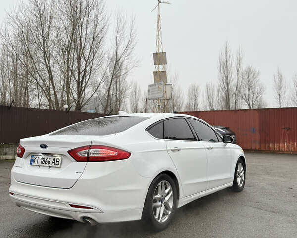 Белый Форд Фьюжн, объемом двигателя 2.5 л и пробегом 185 тыс. км за 8900 $, фото 4 на Automoto.ua