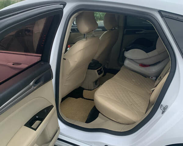 Білий Форд Фьюжен, об'ємом двигуна 2.5 л та пробігом 238 тис. км за 9300 $, фото 4 на Automoto.ua