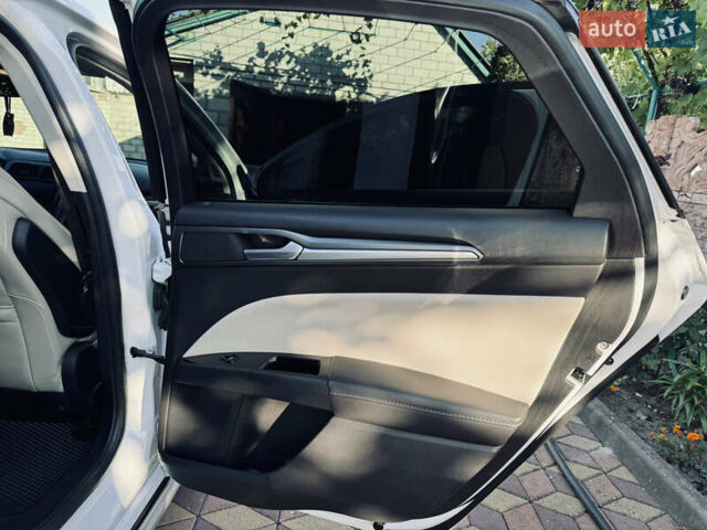 Форд Фьюжен 2015 у Дніпро (Дніпропетровську) на Automoto.ua Білий Форд Фьюжен, об'ємом двигуна 2 л та пробігом 174 тис. км за 11999 $, фото 10 на Automoto.ua