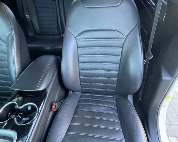 Білий Форд Фьюжен, об'ємом двигуна 2 л та пробігом 180 тис. км за 11400 $, фото 8 на Automoto.ua