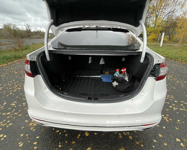 Белый Форд Фьюжн, объемом двигателя 2 л и пробегом 160 тыс. км за 10800 $, фото 10 на Automoto.ua