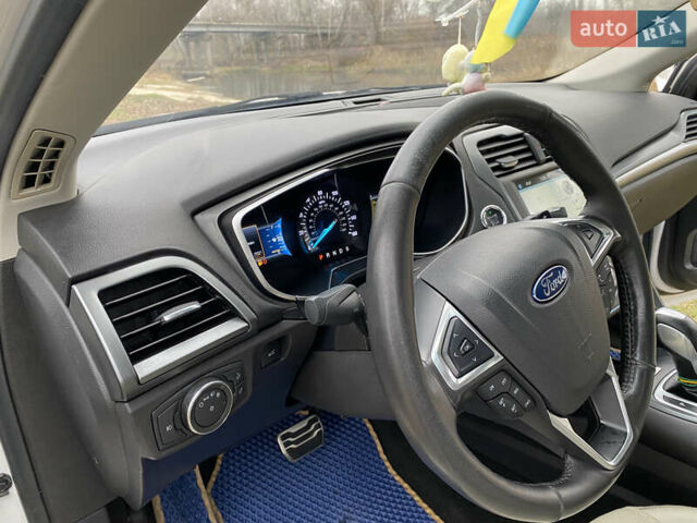 Белый Форд Фьюжн, объемом двигателя 2 л и пробегом 400 тыс. км за 9200 $, фото 23 на Automoto.ua