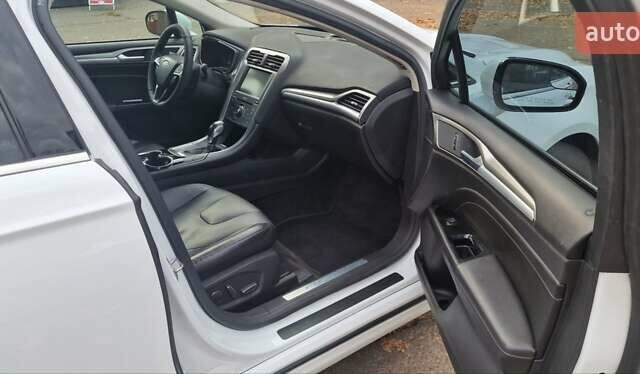 Білий Форд Фьюжен, об'ємом двигуна 2 л та пробігом 130 тис. км за 14900 $, фото 18 на Automoto.ua