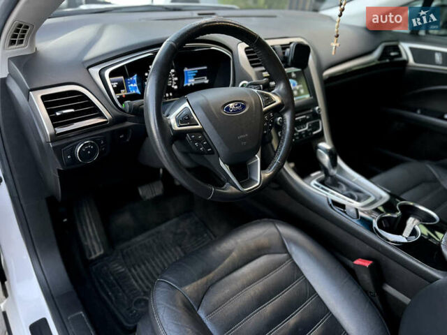 Форд Фьюжен 2015 у Одесі на Automoto.ua Білий Форд Фьюжен, об'ємом двигуна 2 л та пробігом 148 тис. км за 10900 $, фото 24 на Automoto.ua