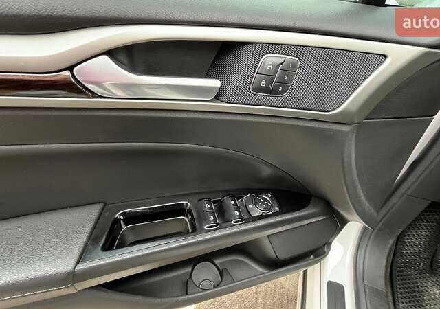 Білий Форд Фьюжен, об'ємом двигуна 2 л та пробігом 176 тис. км за 12500 $, фото 12 на Automoto.ua